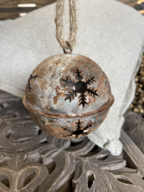 Grijs bruine roestbruine metalen kerstbal kerstbel kerstklok jingle Bell aan jute touw  klein rusty landelijk stoer