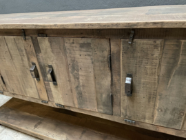 Stoer houten sidetable tafel wastafel werkbank bassano deurtjes en onderplank dressoir bureau landelijk stoer robuust vergrijsd hout kookeiland keukeneiland wandtafel sideboard