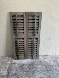 Set van 2 oude grote houten Louvre luiken Luik panelen deuren paneel vergrijsd landelijk stoer grijs