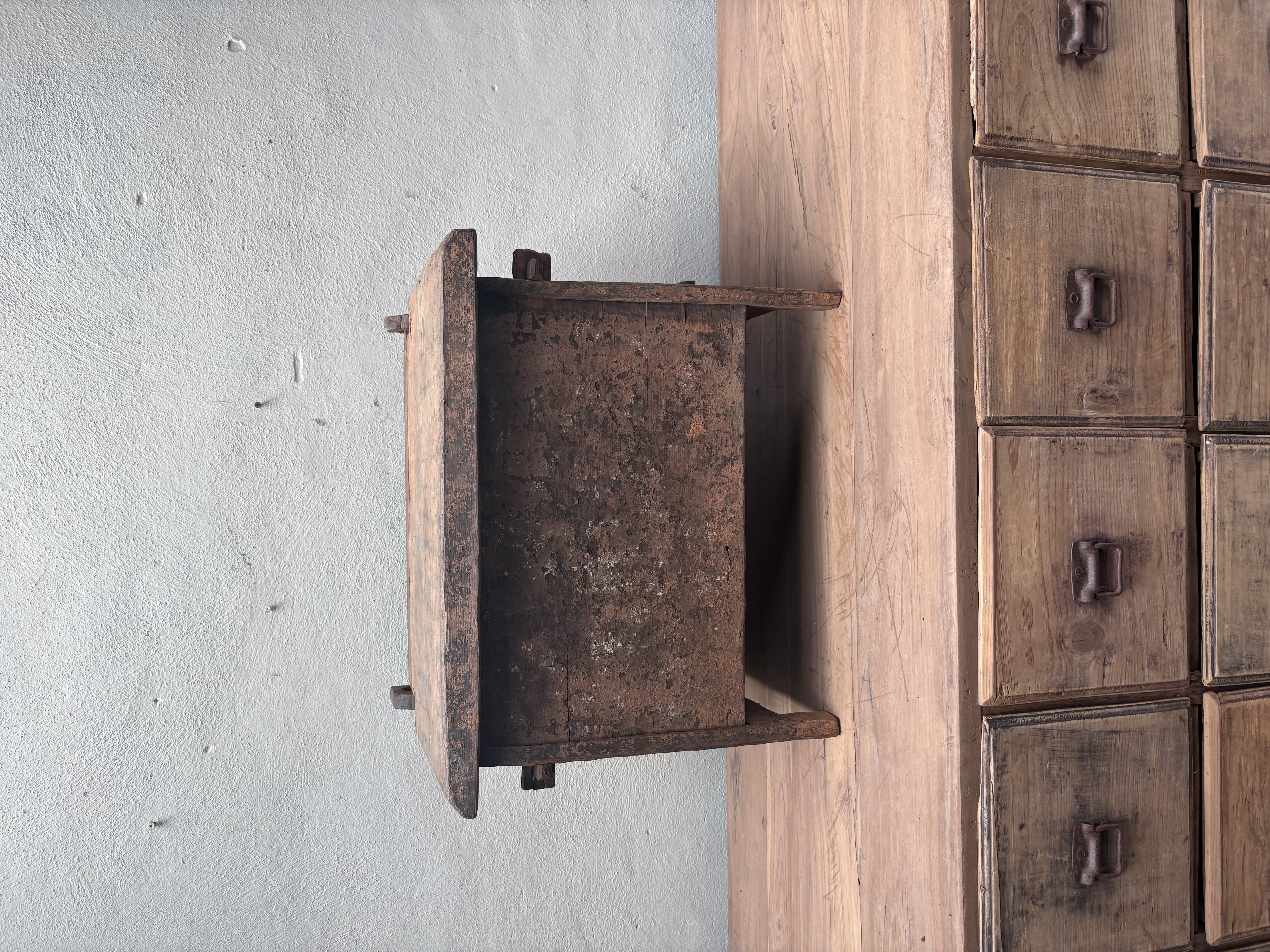 Stoere originele oude houten Himalaya kist kistje dekenkist landelijk klepbank nr 42