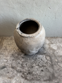 Oud stenen kruik olijfkruik waterkruik pot vaas 60 cm hoog 44 cm doorsnede landelijk antieke pot nr 92