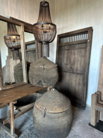 Prachtige unieke grote orginele oude vergrijsde mand 85 cm doorsnede dessert basket met deksel landelijk stoer sober vintage uniek desert