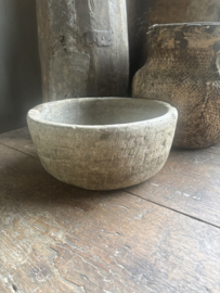 Zware oude stenen hardstenen bak schaal D31 x H14 cm landelijk robuust bloembak voerbak