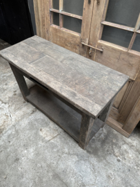 Oud vergrijsd houten bureau ladekast ladekastje sidetable sideboard wandtafel kast kastje landelijk stoer met onderblad