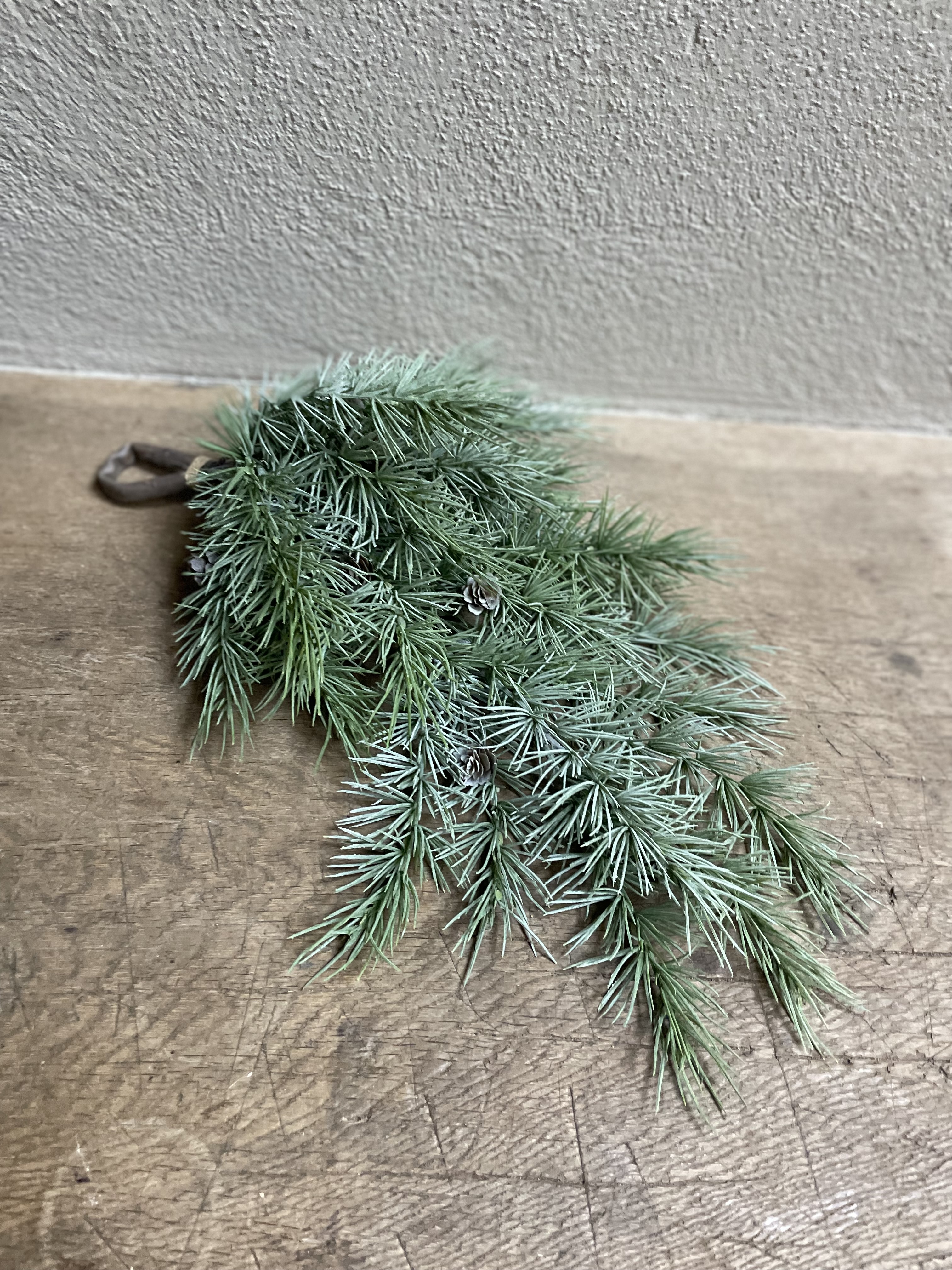 Prachtige grey green grijs groen vergrijsd decoratie tak dennentak guirlande toef winter kerst 50 cm