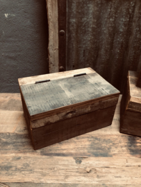 Leuk houten kistje gemaakt van oud doorleefd vergrijsd hout box theebox theedoos sieradendoosje trommel bak bakje Urban small landelijk stoer industrieel