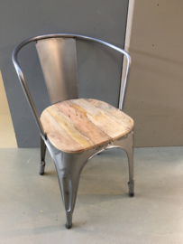 Metalen stoel stoelen stoeltje stoeltjes industrieel retro met houten zitting stoer urban