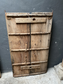 Oude vergrijsd houten Chinese deur deuren poort wand wandje kamerscherm Roomdivider  poorten wandpaneel decoratie renovatie Luiken Wandpaneel tafel tafelblad luik paneel stoer landelijk met origineel oud beslag