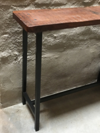 Ijzeren consoletable tafel met houten blad schoolbankje sidetable werkbank industrieel vintage landelijk tafel