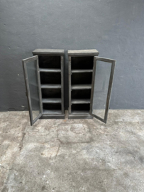 vergrijsd grijs zwart houten Vitrinekastje wandkastje keukenkastje kastje Vitrinekastjes vitrine glaskast keukenkastjes landelijk stoer