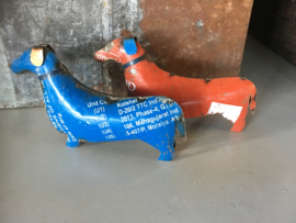 Stoere metalen blikken hond teckel tekkel teckeltje blik  hondje landelijk vintage industrieel