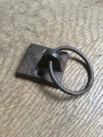 Metalen deurknopje deurknop handvat greep greepje ring gietijzeren gietijzer bruin handgreep