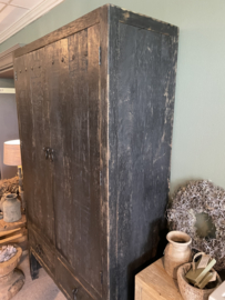 Prachtige oud zwarte houten 2 deuren en 2 laden kast grote kast 220x130x50cm stoer landelijk robuust industrieel