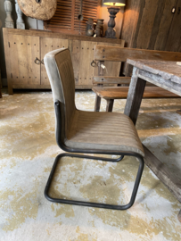 Stoere leren stoel met ijzeren frame eetkamerstoel industrieel landelijk taupe