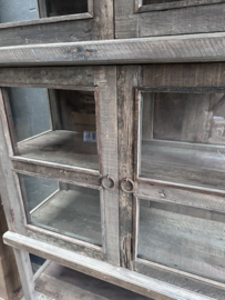 Grote oud vergrijsd houten kast 221 x 101 x 44cm glaskast vitrinekast keukenkast glas glazen deurtjes  landelijke kast