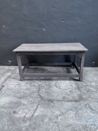 Oud vergrijsd houten bankje bank kruk krukje sidetable tafel salontafel tafeltje landelijk stoer sober  Oud Industrieel bankje 91 x 40 x H44 cm