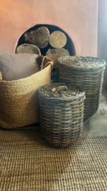 Set van 2 wasmanden manden met deksel vergrijsd riet rotan rieten grey wash baskets rattan landelijk stoer mand korf