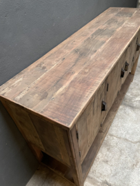 Stoer houten sidetable tafel wastafel werkbank bassano deurtjes en onderplank dressoir bureau landelijk stoer robuust vergrijsd hout kookeiland keukeneiland wandtafel sideboard