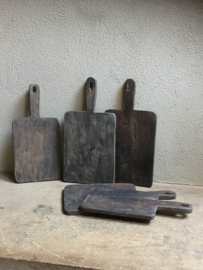 Oude vergrijsd grijs houten plank plankjes broodplank snijplank kaasplank oud teak hout keuken keukengerei donker