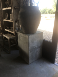 Grote beton zuil kolom L sokkel grijs betonlook pilaar 80 x 50 cm landelijk robuust