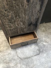 Vergrijsd houten kast klerenkast 1 deurs kleerkast 210 x 60 x 40 cm kastje oud hout 1 deurs  met lade en legplanken keukenkast boekenkast servieskast landelijk industrieel