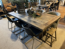 Stoere zware industriele houten tafel bar werktafel eettafel in hoogte verstelbare bartafel countertafel landelijk vintage met metalen wiel en details 220 x 100 cm