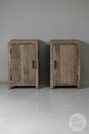 Oud vergrijsd houten Railway truckwood nachtkastjes SEP nachtkastje bassano landelijk vergrijsde deurtje industrieel metalen greepje beslag