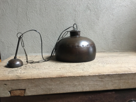 Stoere metalen hanglamp kap bruin metaal stoer robuust industrieel ketel studs oud beslag landelijk fabriekslamp