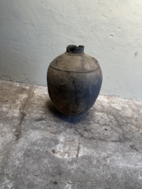 Prachtige vergrijsd antieke claypot Nepal kruik stenen vaas pot landelijk stoer sober vintage 68 x 46 cm