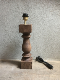 Stoere naturel bruine houten balusterlamp ballusterlamp  tafellamp landelijk stoer robuust