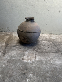 Prachtige vergrijsd antieke claypot Nepal kruik stenen vaas pot landelijk stoer sober vintage 51 x 43 cm