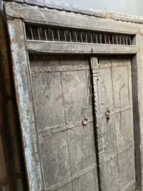 Prachtige oud vergrijsd houten dubbele deur deuren in kozijn. met origineel oud beslag 206 x 140 x 11 cm landelijk stoer paneel wanddecoratie gebruik