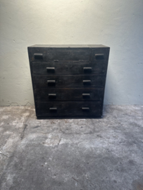 Stoer landelijk oud vegrijsd houten kast kastje desk buro toonbank dressoir commode ladekast Sidetable wandtafel commode met klepje