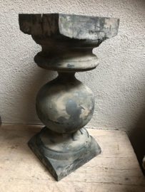 Oude baluster console kandelaar robuust vergrijsd stoer landelijk balusters balluster ballusters