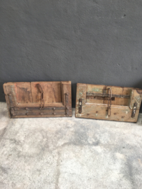Oud houten Luik luikje wandpaneel paneel wanddecoratie landelijk stoer metalen beslag hout metaal industrieel robuust