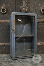 Oud vitrine kastje wandkastje medicijnenkastje kast 43 x25 x 10 cm grijs grey staalgrijs vintage Oosters vitrinekastje stoer landelijk Brocant industrieel