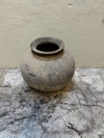 oude grijs stenen kruik pot grijze mega landelijk olijfpot olijfkruik waterkruik 54 cm hoog 53 cm doorsnede nr 50