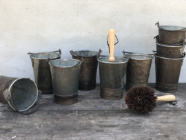 Oud metalen emmer emmertje grijsbruin metaal bak teil teiltje bakje industrieel landelijk stoer vintage urban (leuk voor toiletborstel)