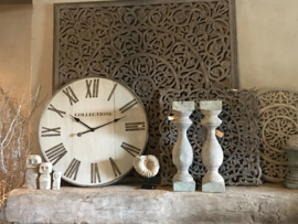 Eeuwenoude steen fossiel ammonite hardsteen ornament steen arduin zandsteen beige grijs schelp vorm op statief landelijk sober