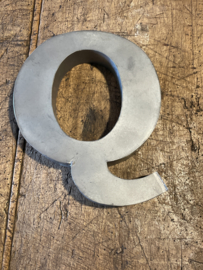 Zinken verzinkte letter  Q nummers cijfers huisnummer  huisnummers letters industrieel  UITVERKOOP LAATSTE landelijk  zink verzinkt metaal metalen