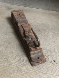 Oud houten kapstok haak wandkapstok landelijk hout houtsnijwerk stoer landelijk stoer vintage