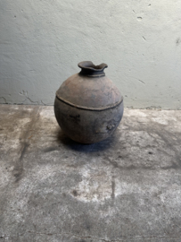 Prachtige vergrijsd antieke claypot Nepal kruik stenen vaas pot landelijk stoer sober vintage 51 x 43 cm