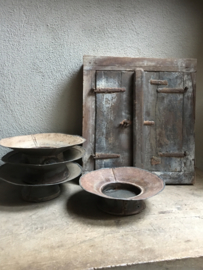 Oude ijzeren metalen schaal bak kom kap bakje landelijk stoer industrieel vintage