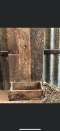 Oud houten wandrek schap rek rekje van oude brickmal baksteenmal B34 X H60 x D14 cm landelijk stoer vintage industrieel
