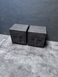Oud vergrijsd houten kastje nachtkastje nachtkastjes hout ladekastje ladekastjes kastjes tafel tafeltje halkastje landelijk bijzettafel bijzettafeltje