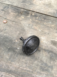 Gietijzeren deurknopje knopje greepje deurknop rond massief zwart grijs metaal landelijk stoer industrieel vintage urban