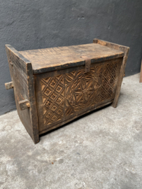 Gave oude donkere houten kist dekenkist Himalaya Sidetable bankje stoer landelijk vintage Oosters
