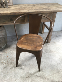 Bruin Metalen stoel stoelen stoeltje bruine stoeltjes industrieel retro met houten zitting stoer urban