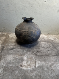 Prachtige vergrijsd antieke claypot Nepal kruik stenen vaas pot landelijk stoer sober vintage 48 x 45 cm
