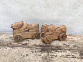 Oude houten heilige koe beeldjes nandi beeldje beeld speelgoed vintage oosters industrieel landelijk doorleefd oud hout